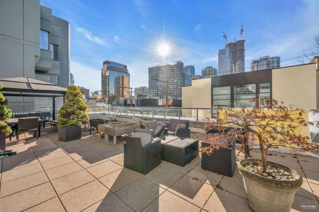 Modern Condo In The Heart Of Dt Overlooking City Vancouver Luaran gambar