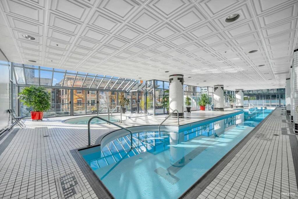 Modern Condo In The Heart Of Dt Overlooking City Vancouver Luaran gambar